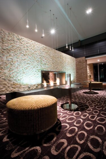 Crowne Plaza Hotel - Kamine für die Gastfreundschaft